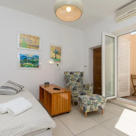 Bura Studio Apartman *